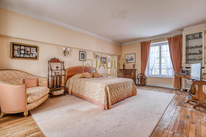 Maison - 370 m² - 14 pièces