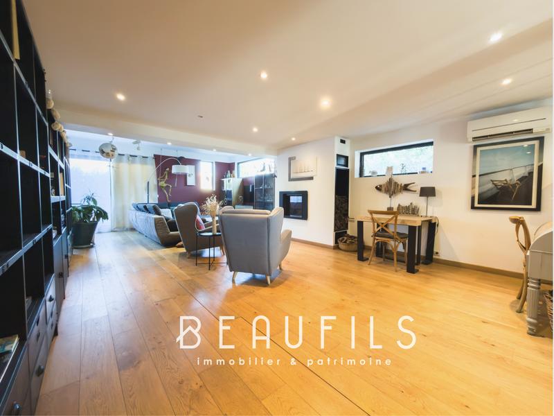 Villa - 215 m² - 10 pièces