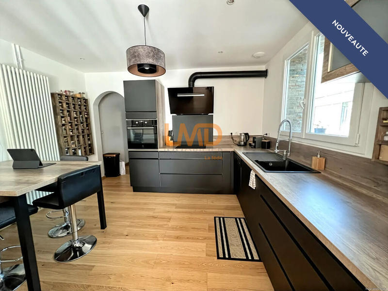 Villa - 223 m² - 9 pièces