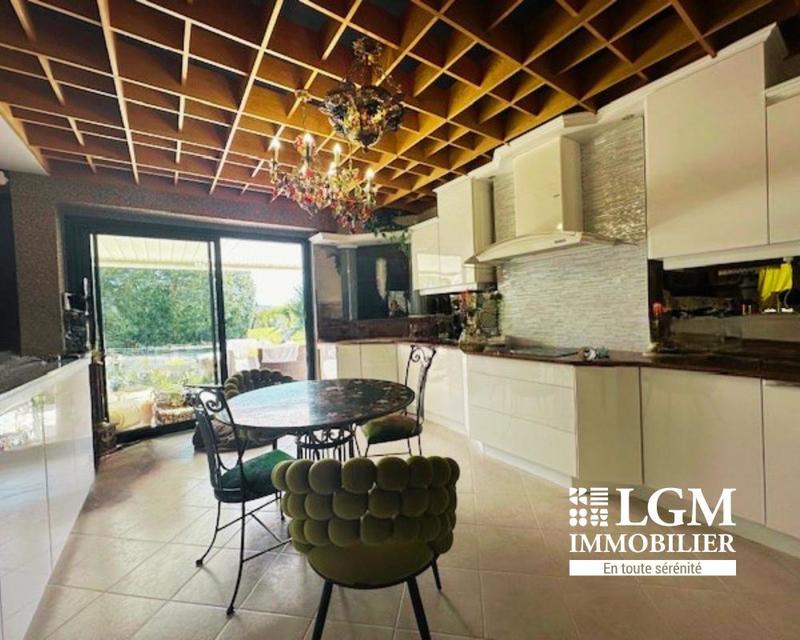 Villa - 288 m² - 6 pièces