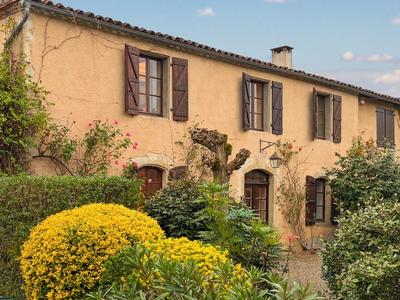 Maison en pierre - 302 m² - 8 pièces