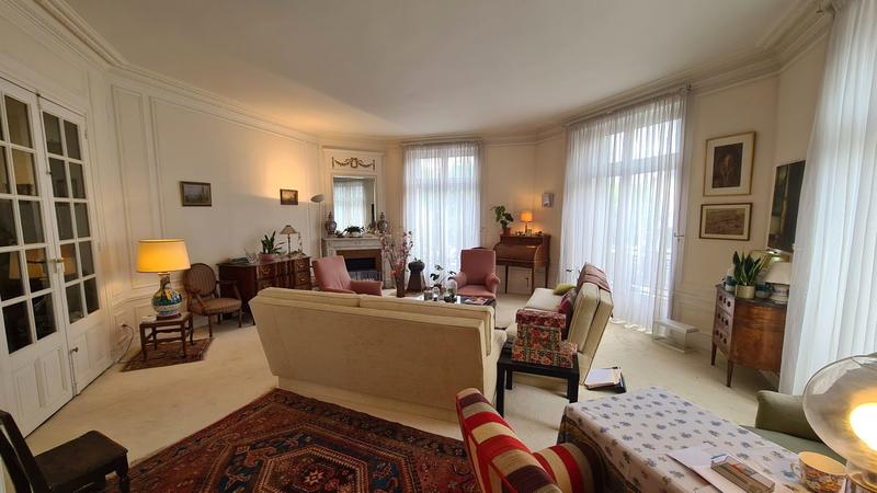 Appartement - 206 m² - 9 pièces