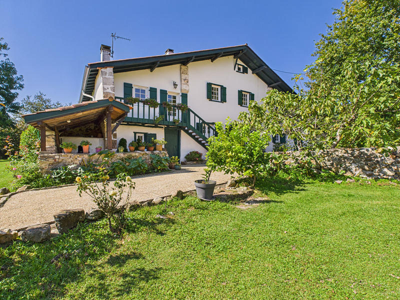 Maison - 252 m² - 6 pièces