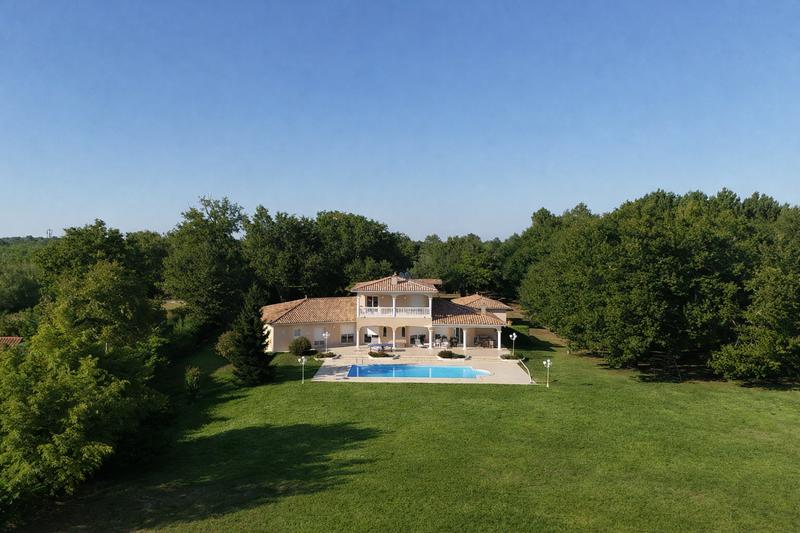 Maison - 336 m² - 10 pièces