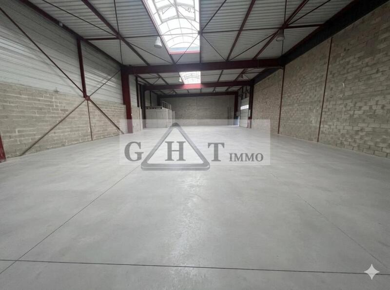 Entrepôt - 688 m²