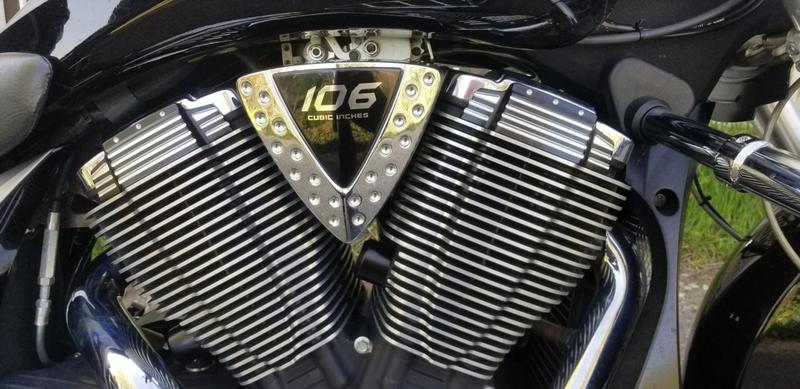 Victory Motorcycles Cross roads luxe 1731 victory Noir