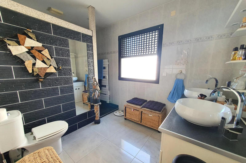 Maison - 224 m² - 7 pièces