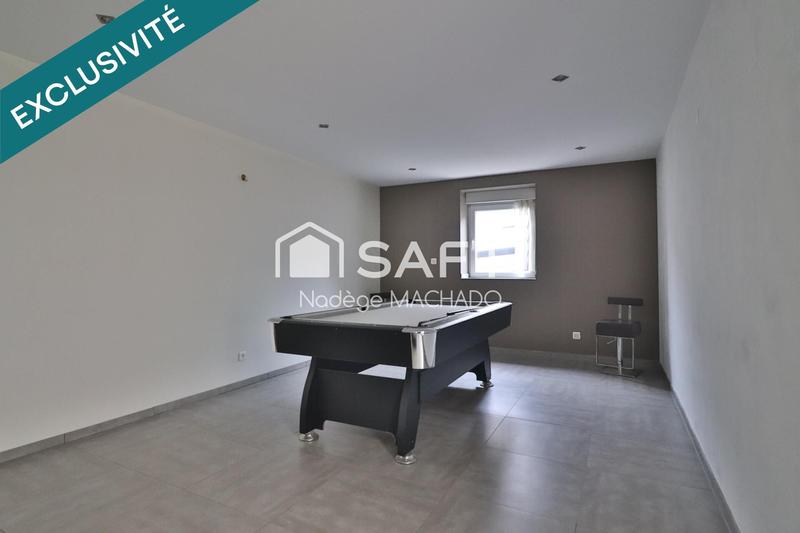 Maison - 219 m² - 9 pièces