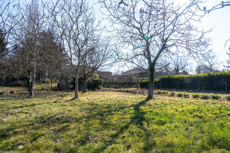 Terrain constructible - 815 m²