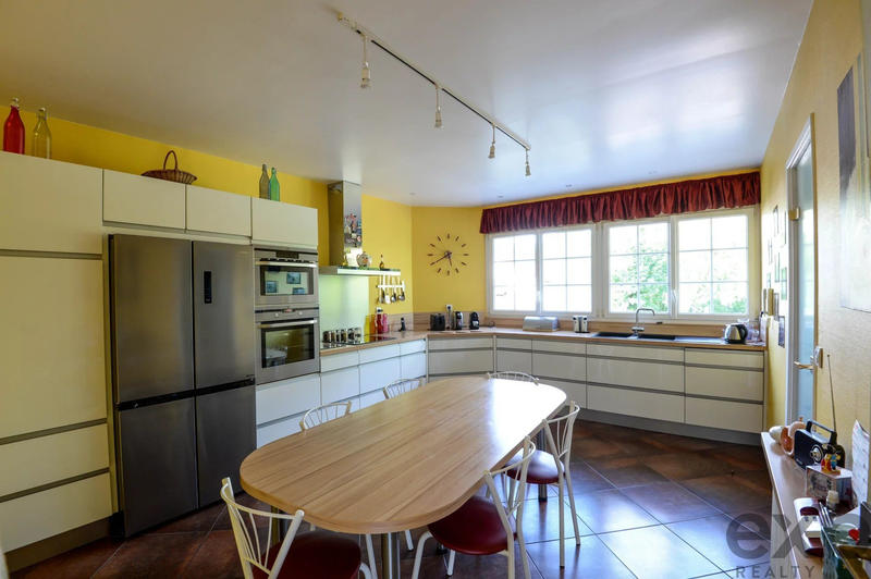 Maison - 318 m² - 10 pièces