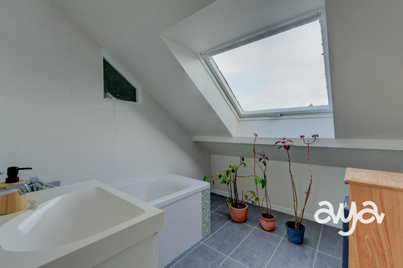 Maison - 121 m² - 6 pièces