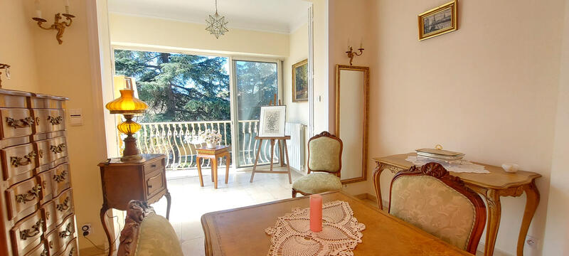 Maison - 222 m² - 9 pièces