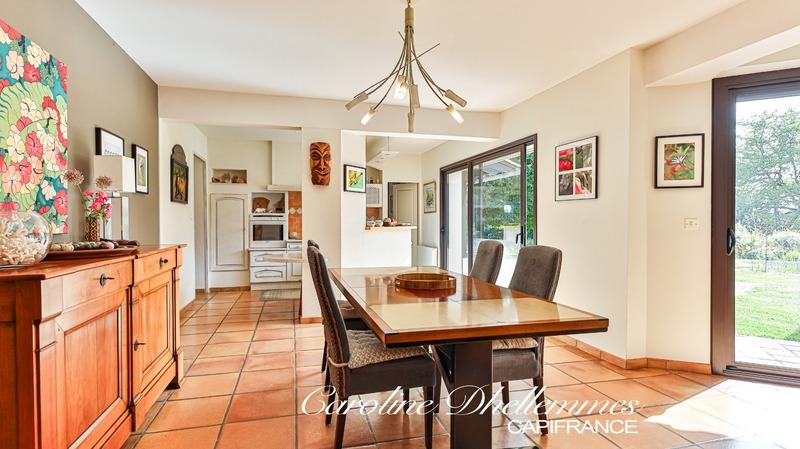 Maison - 218 m² - 8 pièces