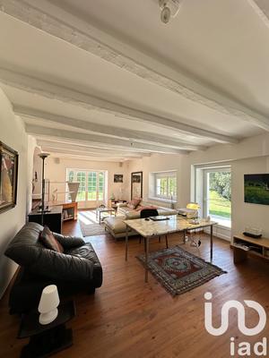 Maison - 221 m² - 8 pièces