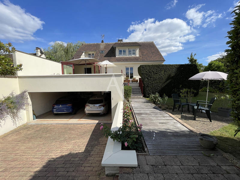 Maison - 251 m² - 8 pièces