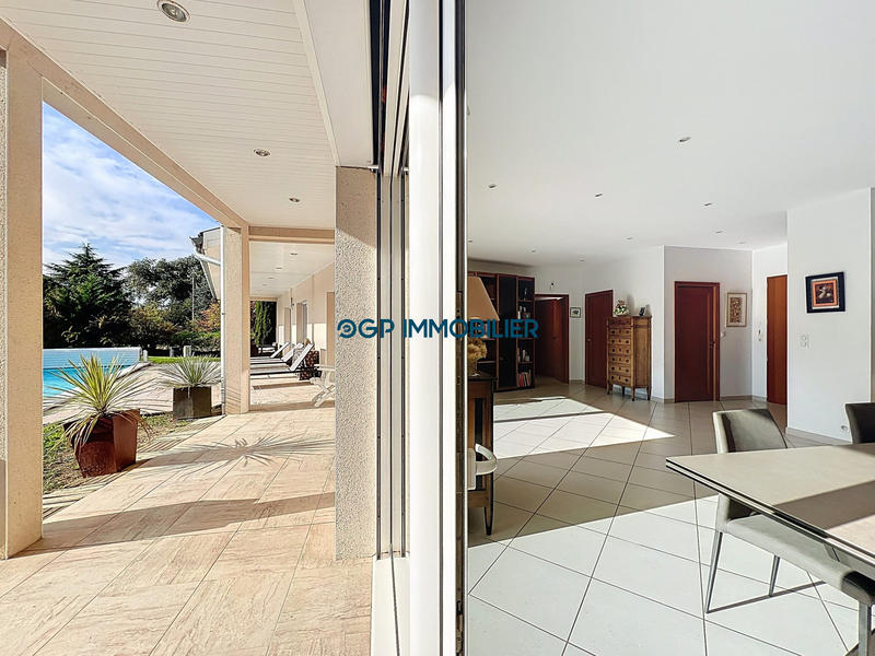 Villa - 201 m² - 6 pièces