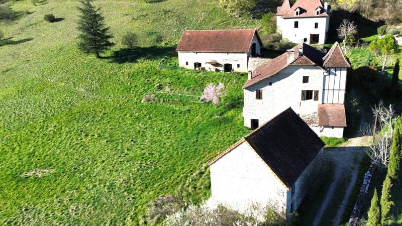 Propriété - 230 m² - 7 pièces