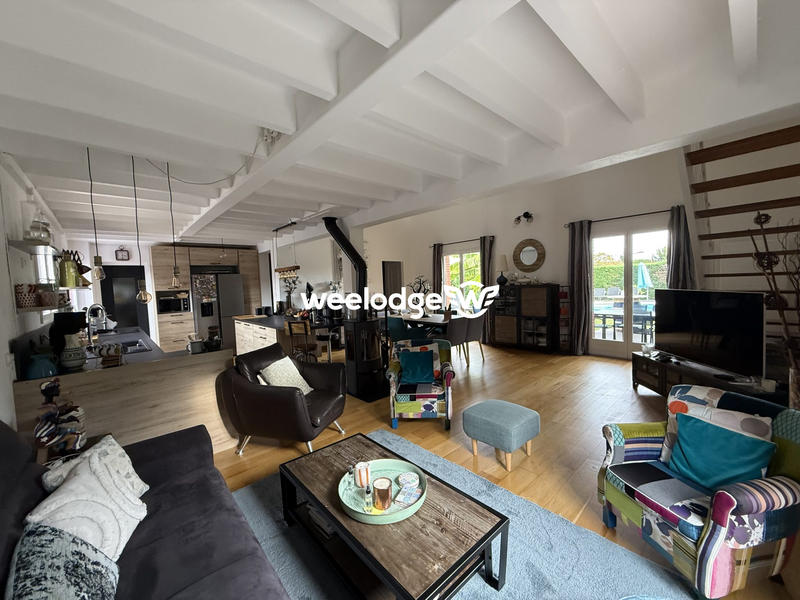 Maison traditionnelle - 207 m² - 6 pièces