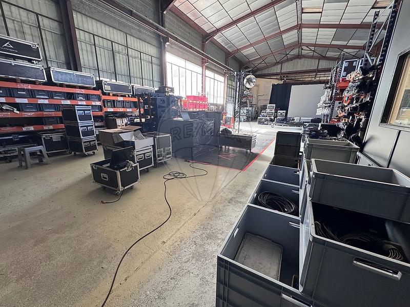 Local commercial - 1 241 m² - 6 pièces