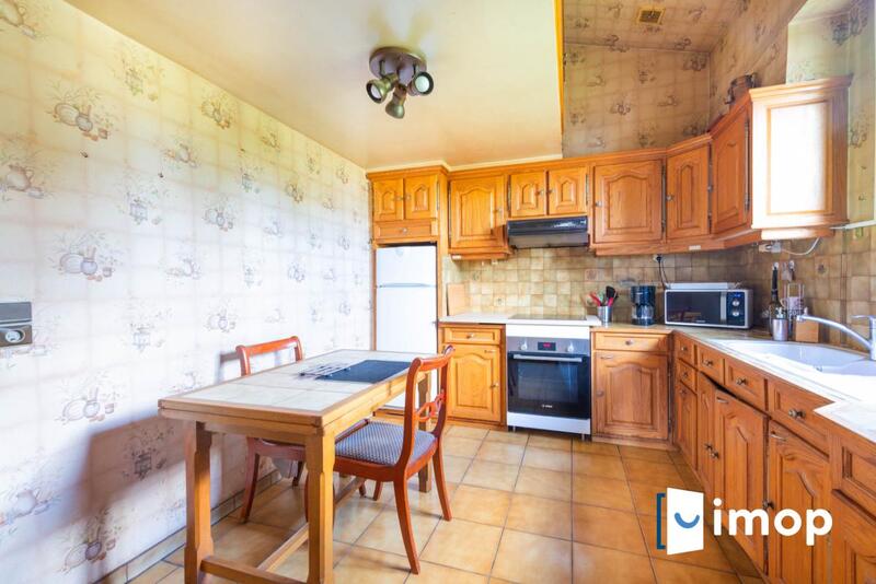 Maison - 747 m² - 5 pièces