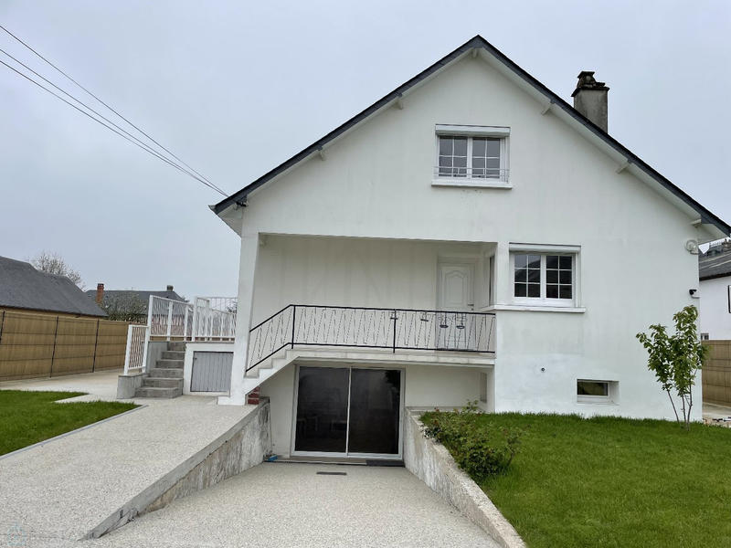 Maison - 247 m² - 11 pièces