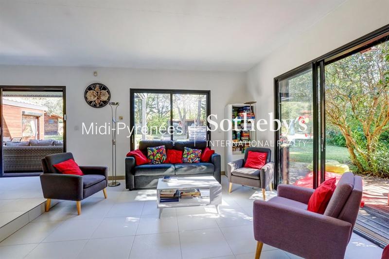 Maison - 210 m² - 8 pièces