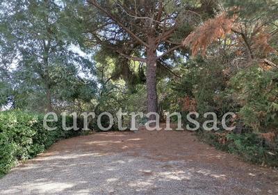 Terrain constructible - 1 821 m²