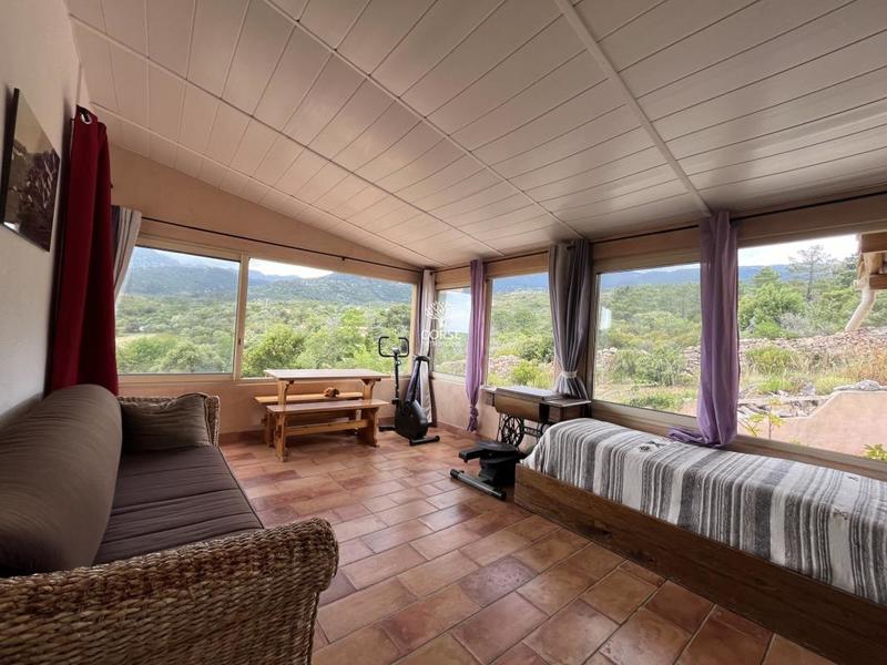 Maison - 250 m² - 9 pièces