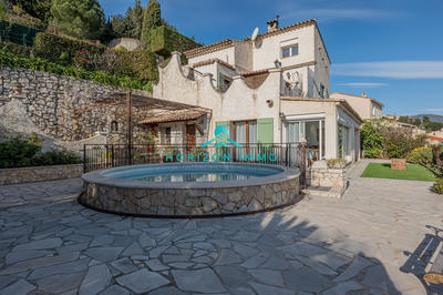 Villa - 136 m² - 6 pièces