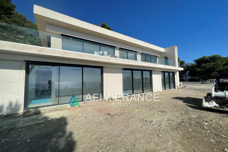 Villa - 235 m² - 5 pièces