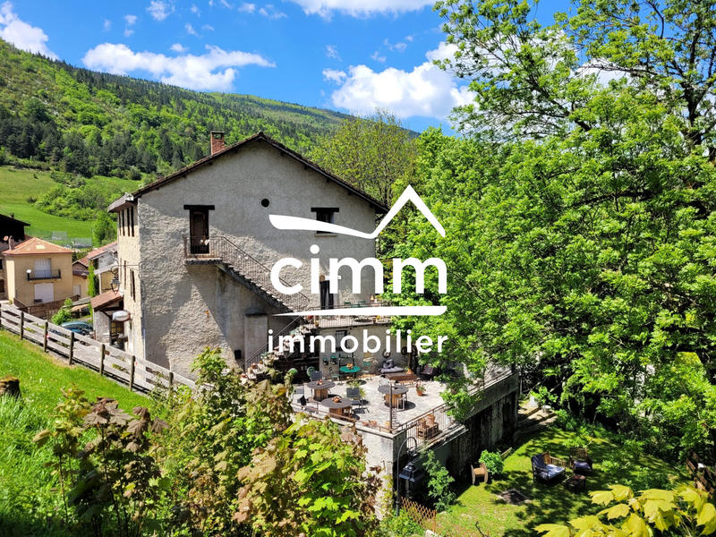 Maison ancienne - 354 m² - 8 pièces