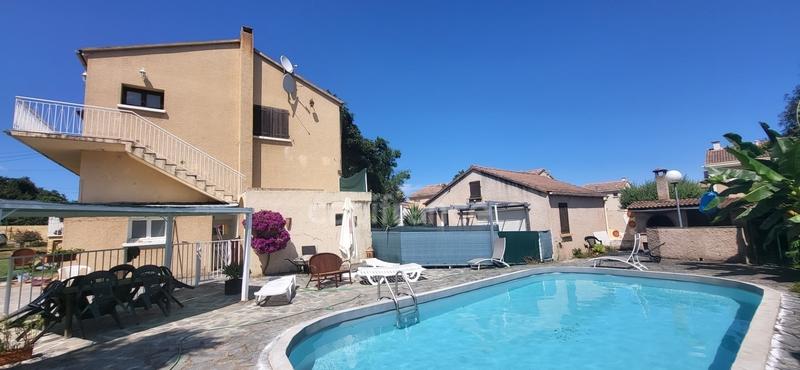 Maison - 170 m² - 8 pièces