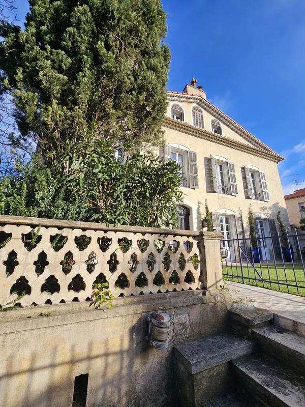 Maison - 315 m² - 10 pièces