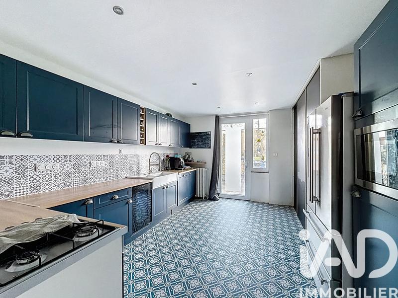 Maison - 244 m² - 11 pièces