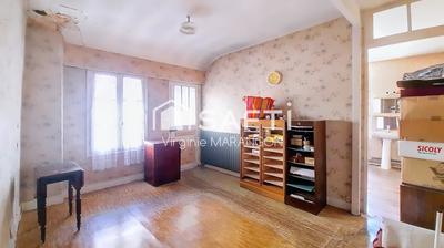 Maison - 181 m² - 12 pièces