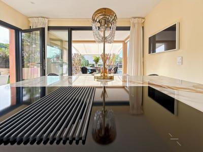 Maison - 311 m² - 5 pièces