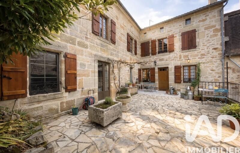 Maison de ville - 200 m² - 7 pièces