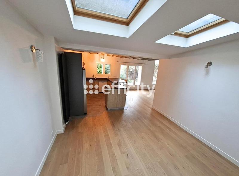 Maison - 208 m² - 8 pièces