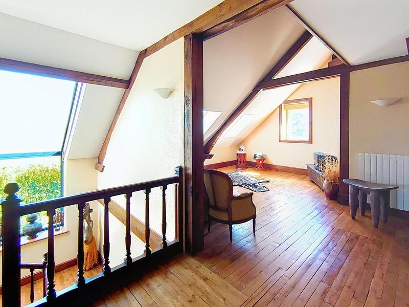 Maison - 246 m² - 8 pièces