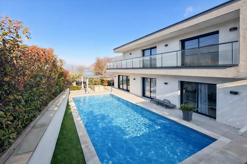 Maison - 215 m² - 9 pièces