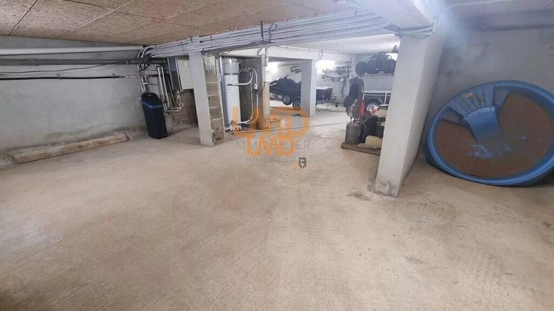 Propriété - 250 m² - 7 pièces