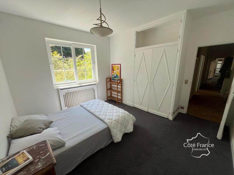 Propriété - 236 m² - 8 pièces