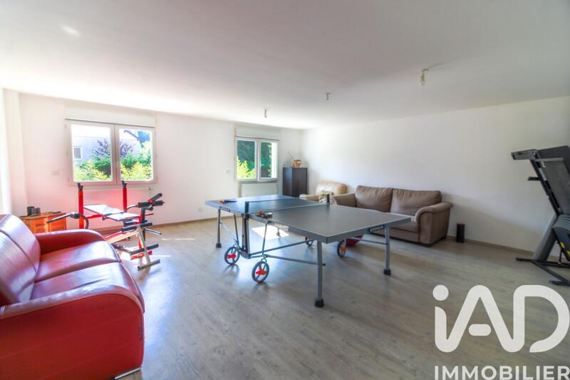 Maison - 243 m² - 9 pièces
