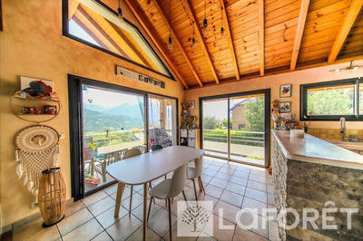 Maison - 166 m² - 8 pièces