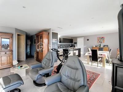 Maison - 207 m² - 8 pièces