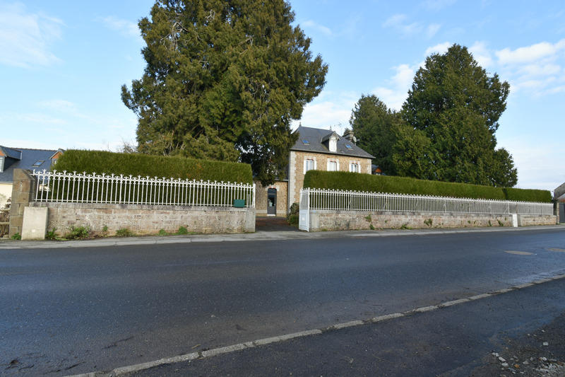 Maison - 220 m² - 10 pièces