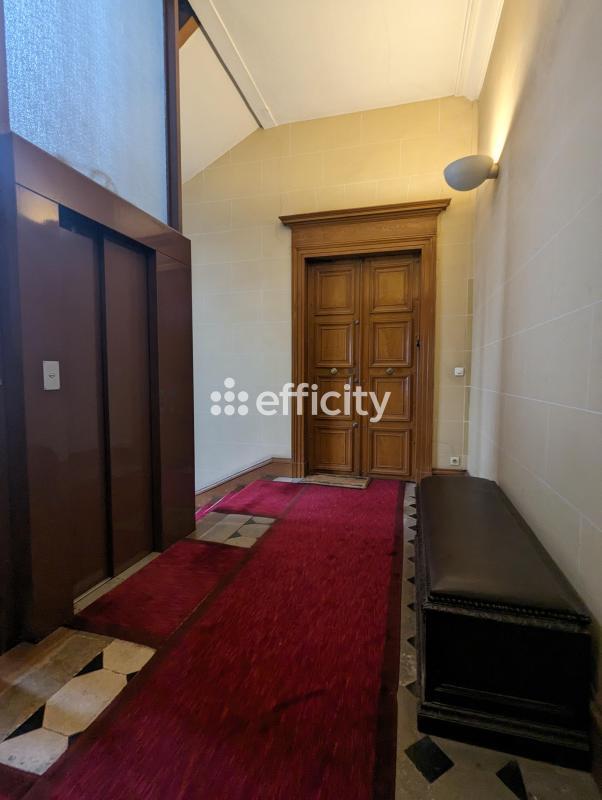 Appartement bourgeois - 202 m² - 9 pièces